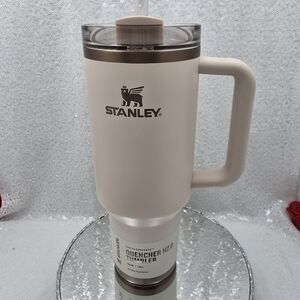 Stanley Quencher H2.0 Flowstate Tumbler Gilded Sugar 40oz